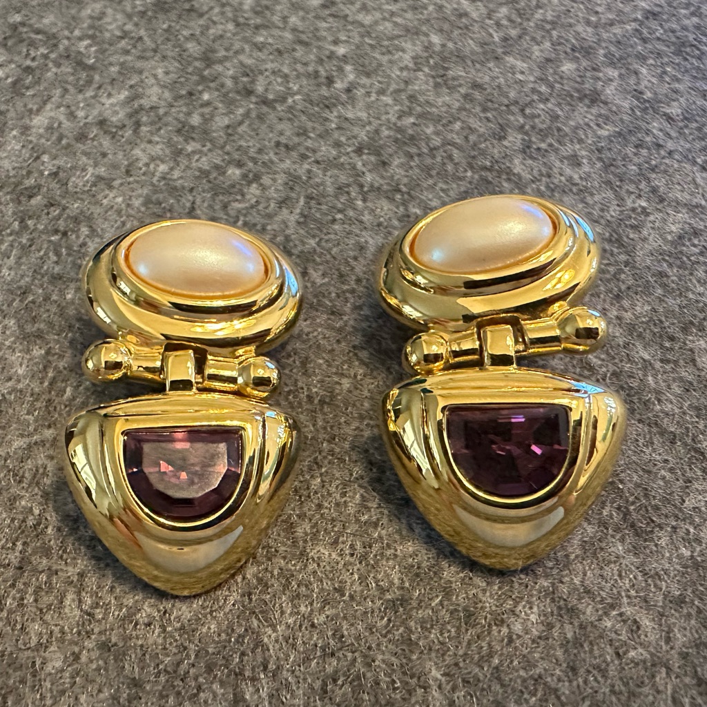 Vintage Joan River Gold Colored Clip On Earrings Pearl Purple Strone 45$